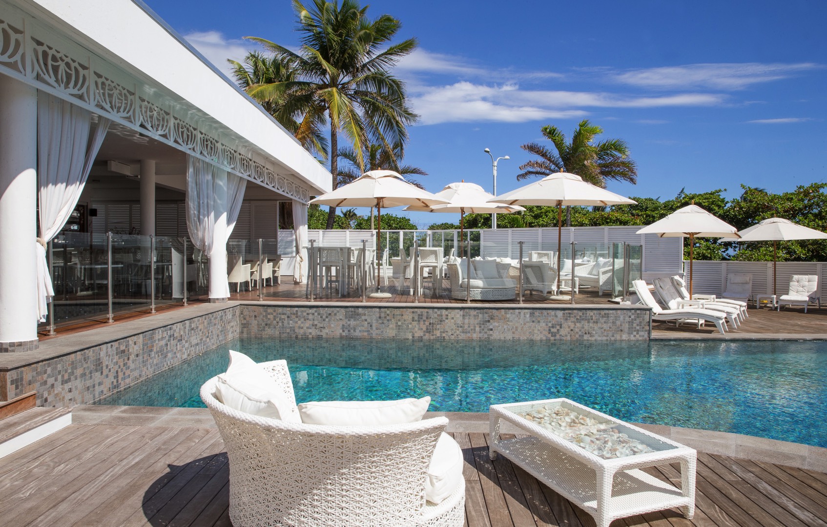 Découvrez la Voile blanche, un restaurant au bord de la Piscine à Saint-Pierre de la Réunion (974)