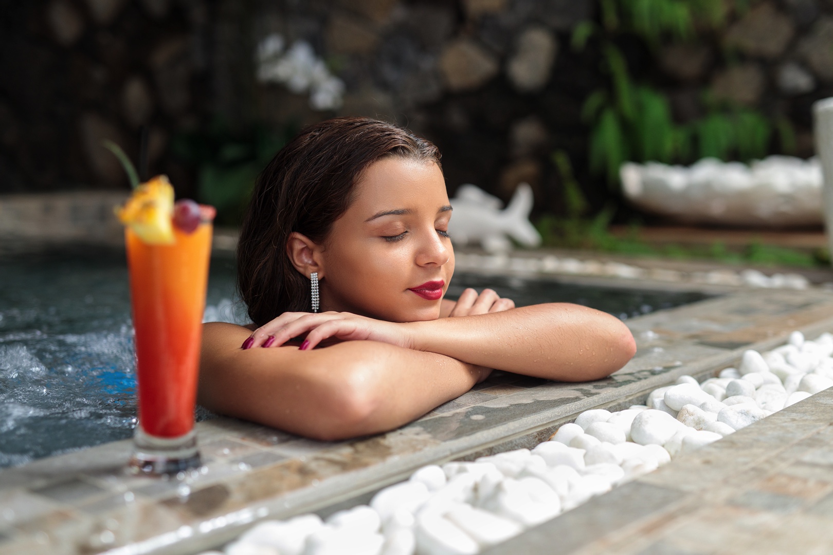 Relaxation et détente dans le jacuzzi de l'Hôtel Villa Delisle